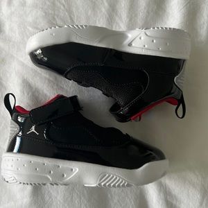 BRAND NEW! Nike Jordan Max Aura 2 toddler sneakers (NWT / never worn)
